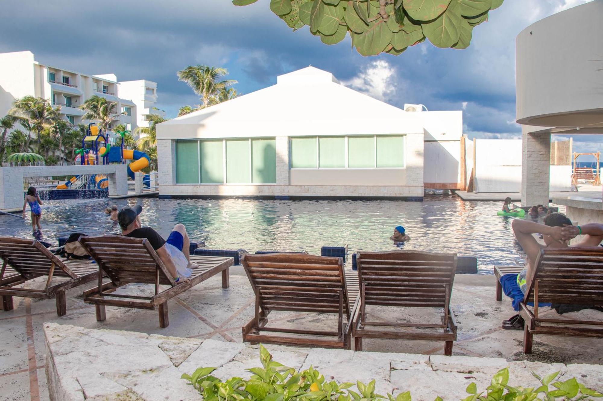 Beachfront Apartments Cancún Eksteriør billede