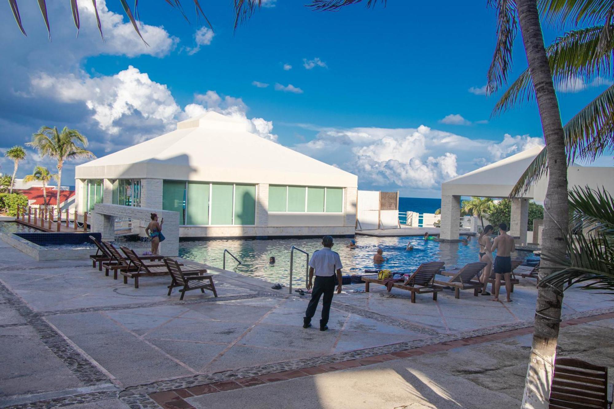 Beachfront Apartments Cancún Eksteriør billede