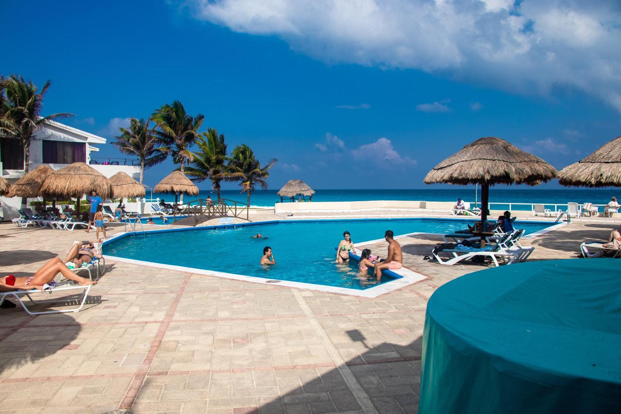 Beachfront Apartments Cancún Eksteriør billede