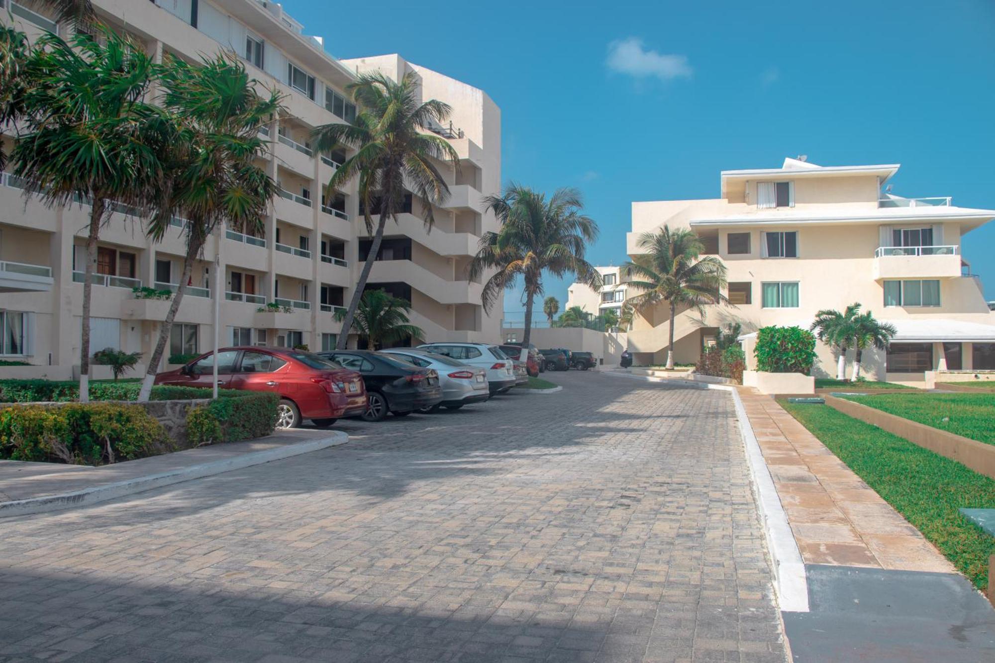 Beachfront Apartments Cancún Eksteriør billede