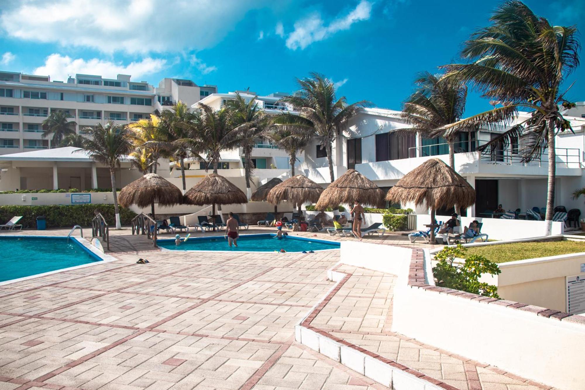 Beachfront Apartments Cancún Eksteriør billede